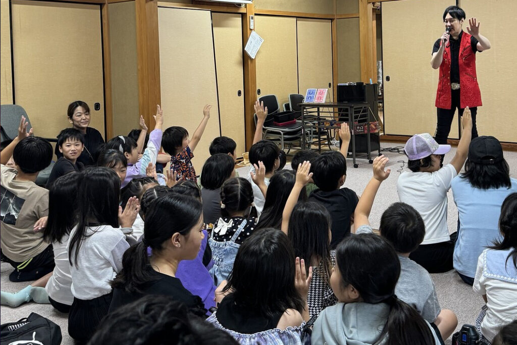 マジシャン　大阪　寝屋川市の集会所で子供会イベント向けマジックショーを開催。全員参加型で大盛り上がりの内容です。