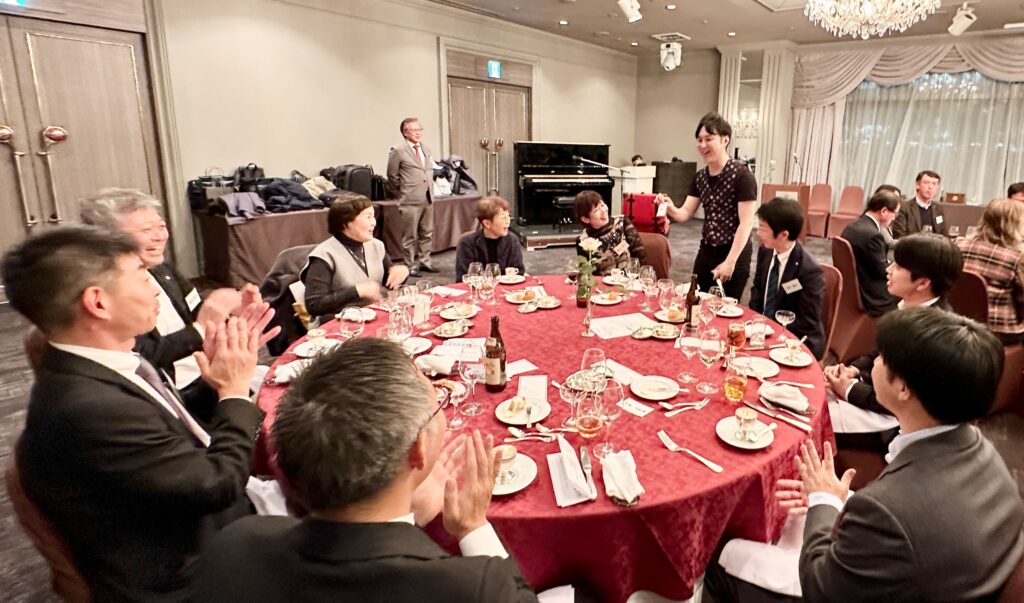 大阪のマジシャンＭＡＳＡが
アゴーラリージェンシー堺に出演