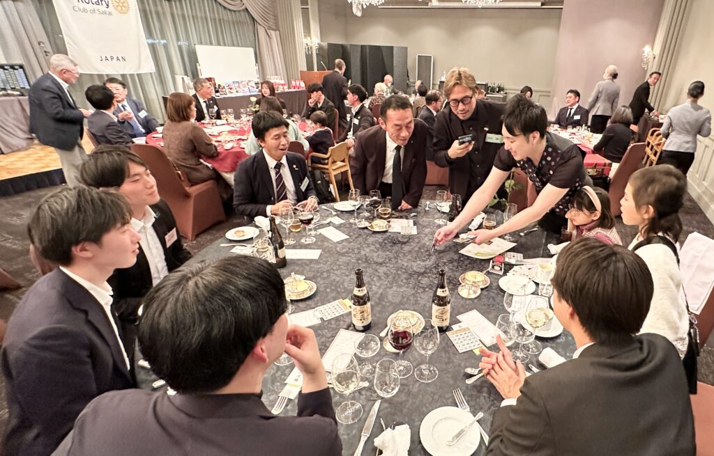 大阪のマジシャンＭＡＳＡが
アゴーラリージェンシー堺に出演