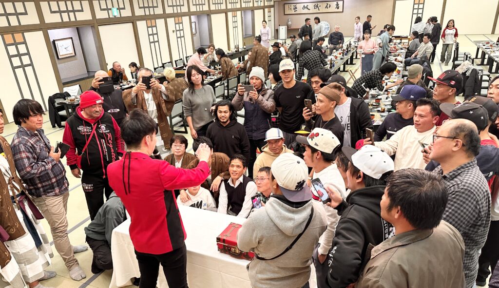 大阪のマジシャンMASAが愛媛県の道後温泉道後館に出張マジックショー