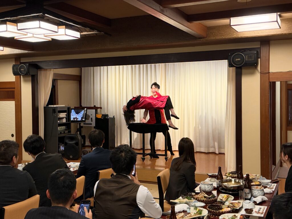 大阪のマジシャンＭＡＳＡが網元別館に出張マジックショー
