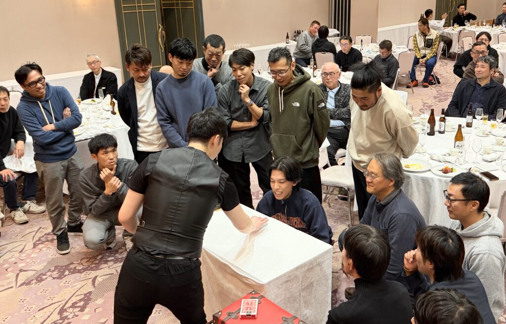 マジシャンＭＡＳＡが広島県尾道市の西山別館に出張マジックショー