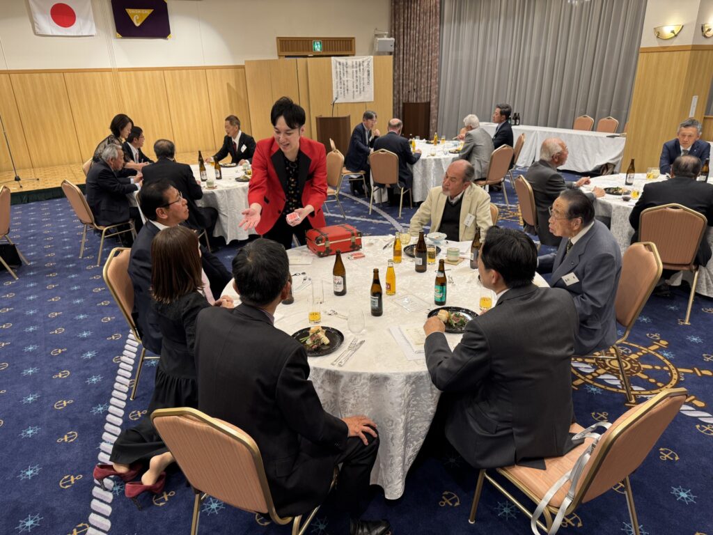 尾道グリーンヒルホテルの企業パーティーでテーブルマジックを披露しました