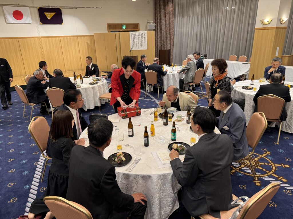 尾道グリーンヒルホテルの企業パーティーでテーブルマジックを披露しました