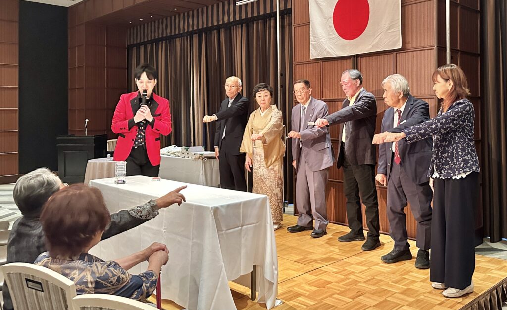 ホテルモントレグラスミア大阪でライオンズクラブ様の定期例会マジックショー
