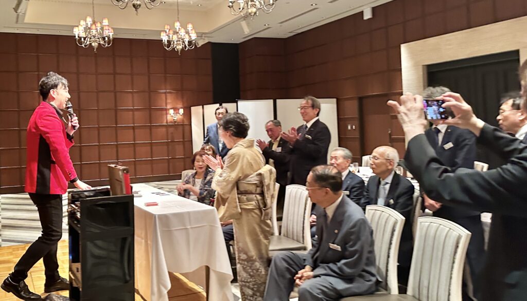 ホテルモントレグラスミア大阪でライオンズクラブ様の定期例会マジックショー