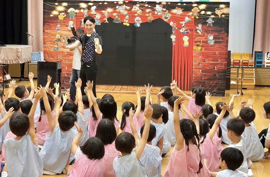 保育園イベントでのマジシャンMASAのマジックショー