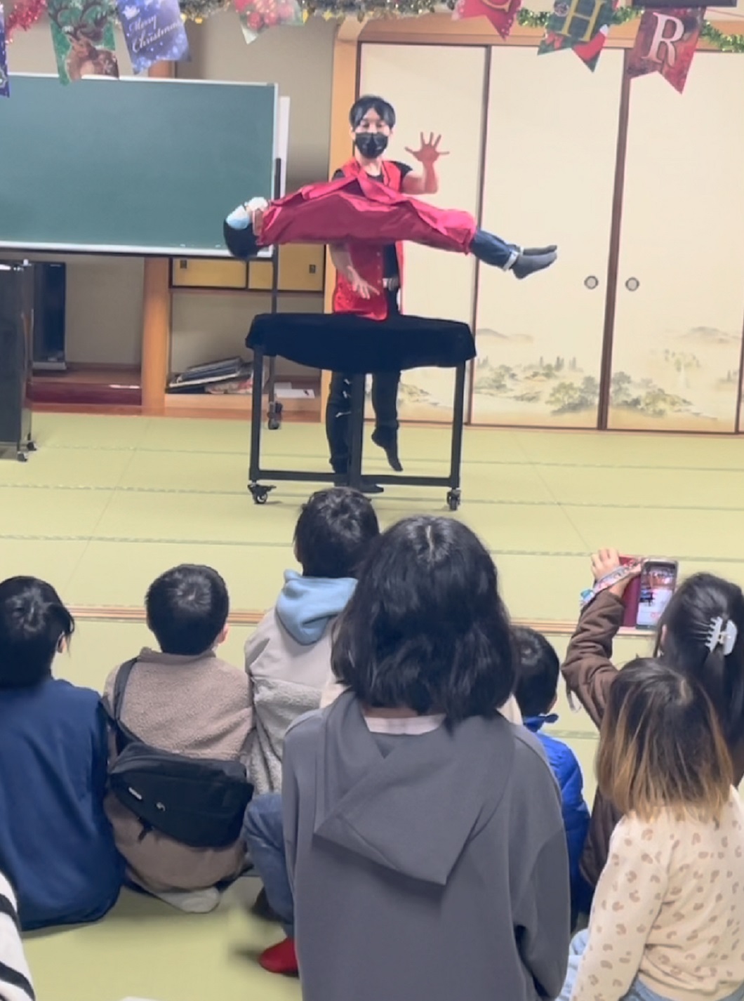 大阪のマジシャンMASA「マジシャン派遣」「出張マジック」お任せください♪♪ 余興のプロです!!