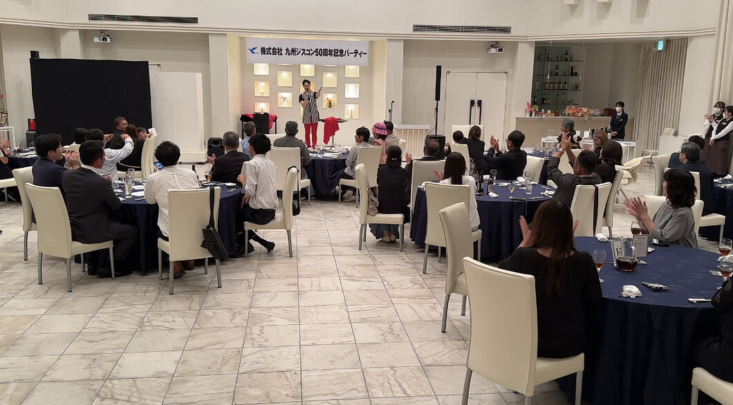 大阪のマジシャンMASA「マジシャン派遣」「出張マジック」お任せください♪♪ 余興のプロです!!