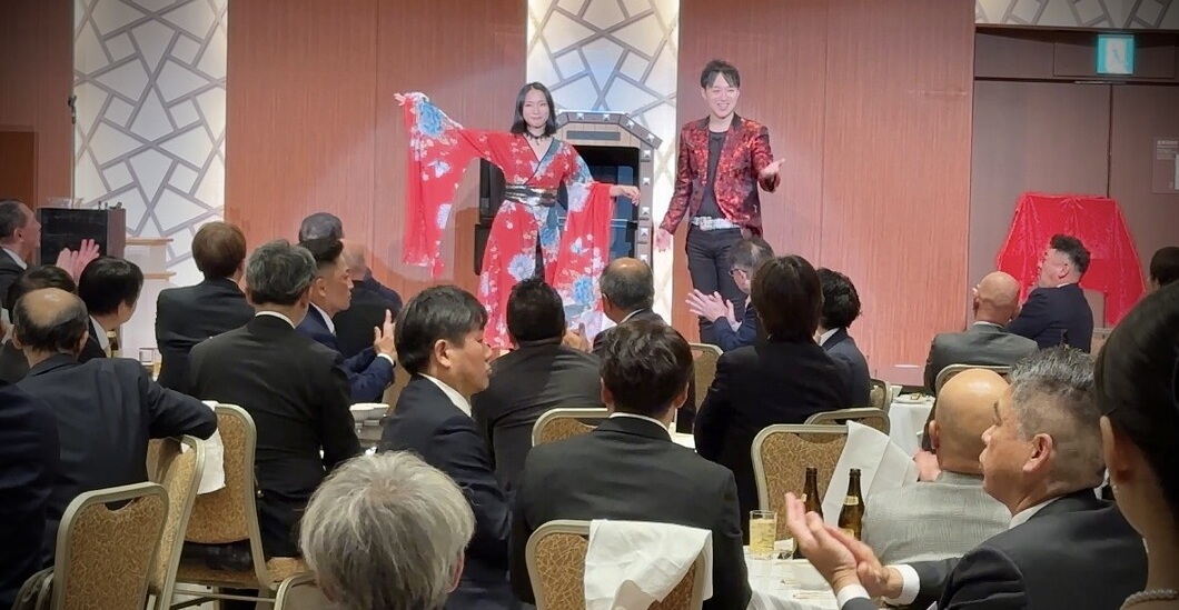 大阪のマジシャンMASA「マジシャン派遣」「出張マジック」お任せください♪♪ 余興のプロです!!