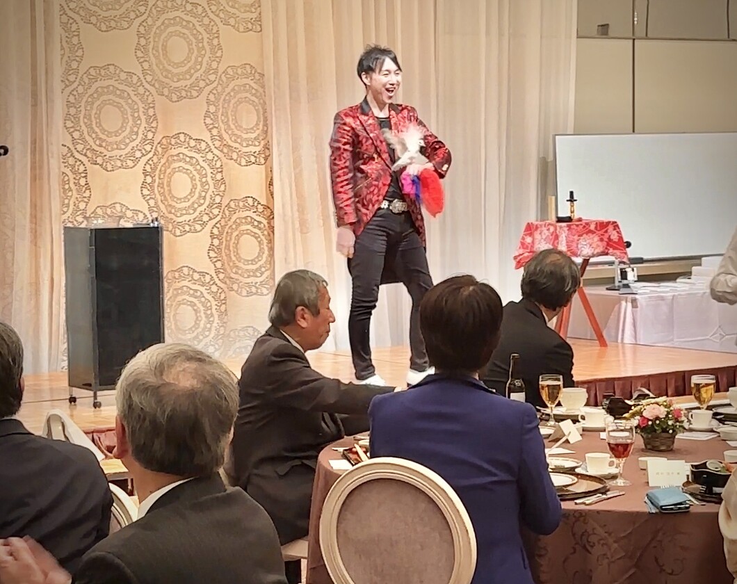 大阪のマジシャンMASA「マジシャン派遣」「出張マジック」お任せください♪♪ 余興のプロです!!
