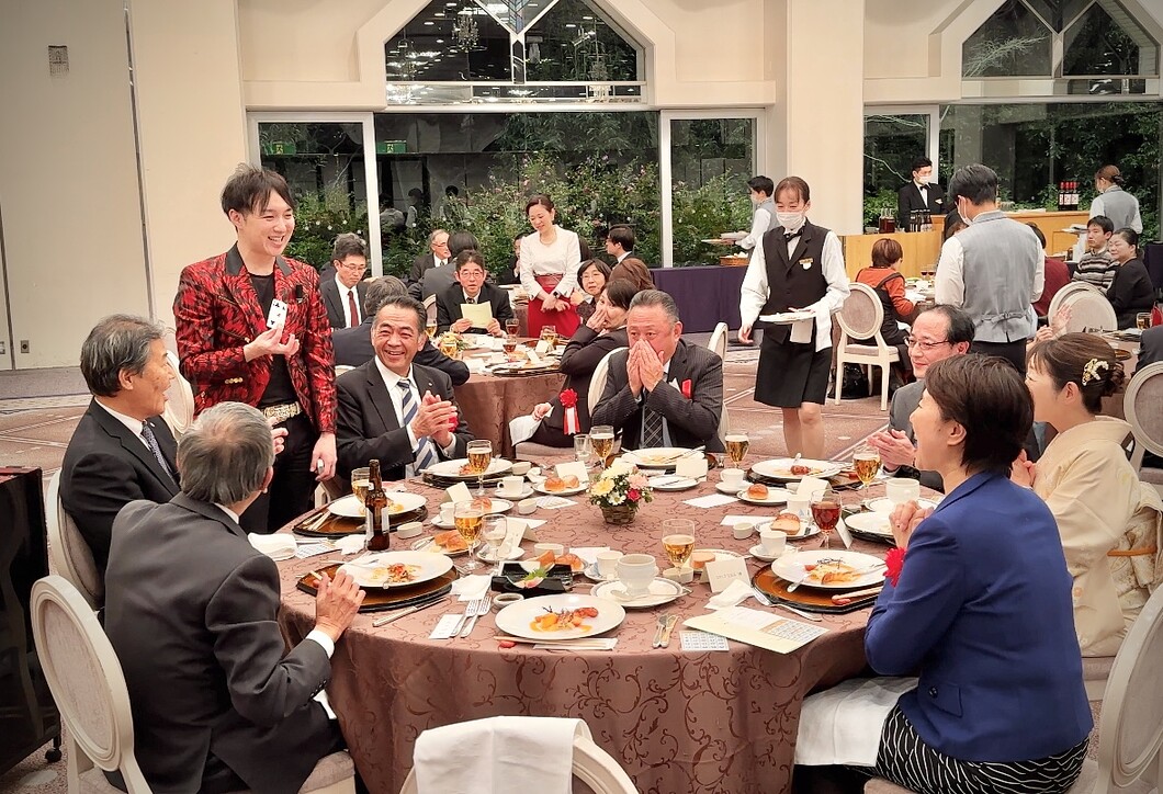 大阪のマジシャンMASA「マジシャン派遣」「出張マジック」お任せください♪♪ 余興のプロです!!