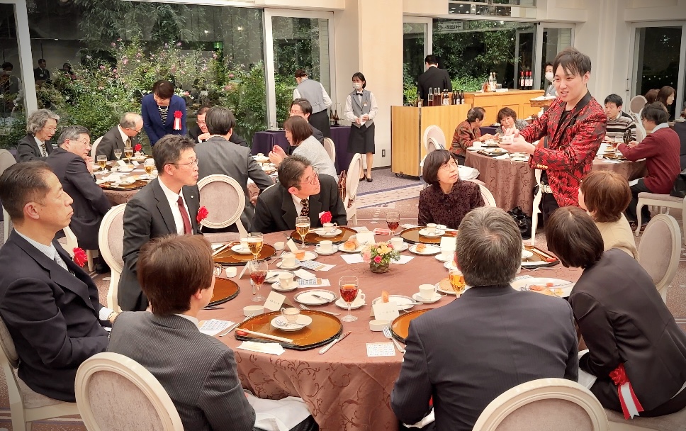 大阪のマジシャンMASA「マジシャン派遣」「出張マジック」お任せください♪♪ 余興のプロです!!