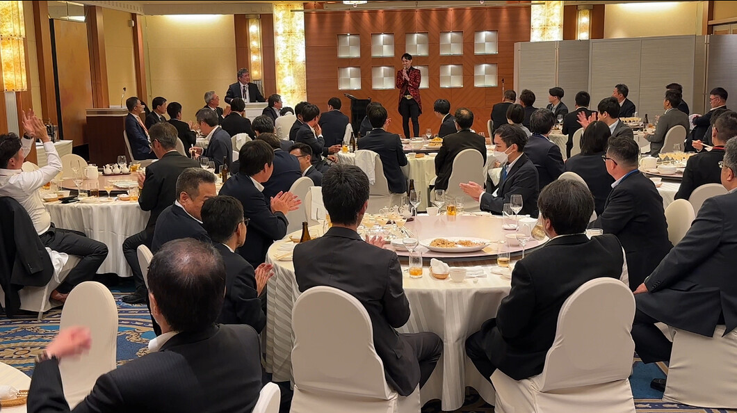 大阪のマジシャンMASA「マジシャン派遣」「出張マジック」お任せください♪♪ 余興のプロです!!