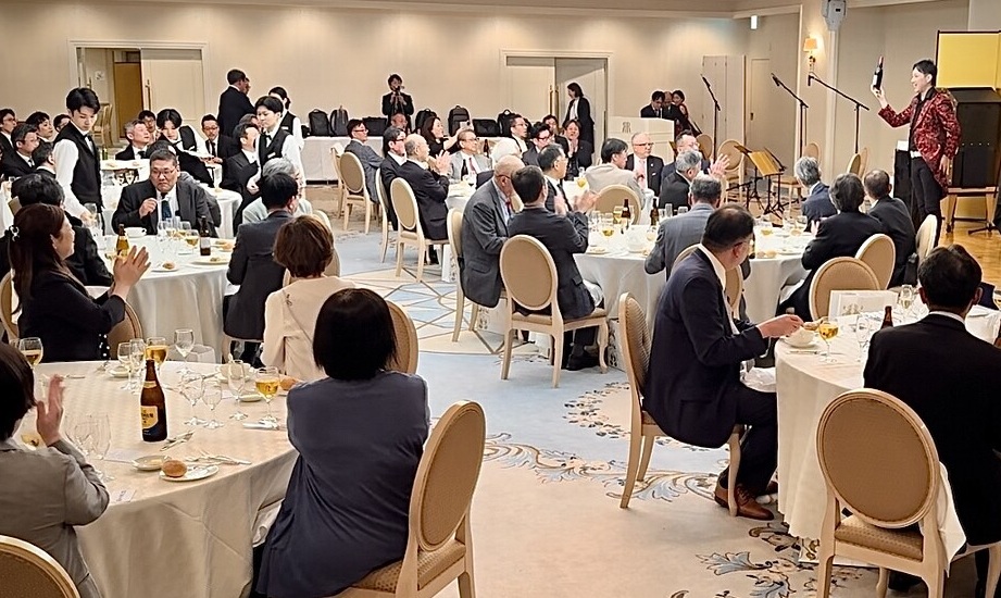 大阪のマジシャンMASA「マジシャン派遣」「出張マジック」お任せください♪♪ 余興のプロです!!