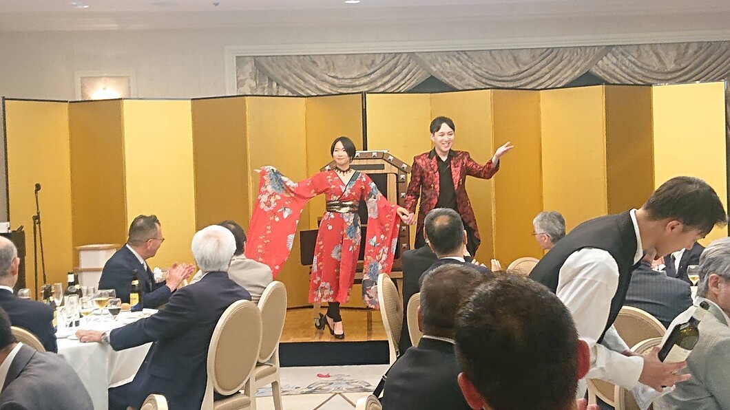 大阪のマジシャンMASA「マジシャン派遣」「出張マジック」お任せください♪♪ 余興のプロです!!