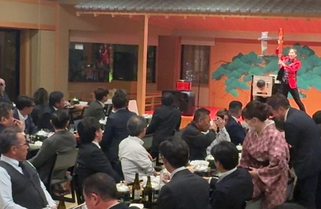 大阪のマジシャンMASA「マジシャン派遣」「出張マジック」お任せください♪♪ 余興のプロです!!