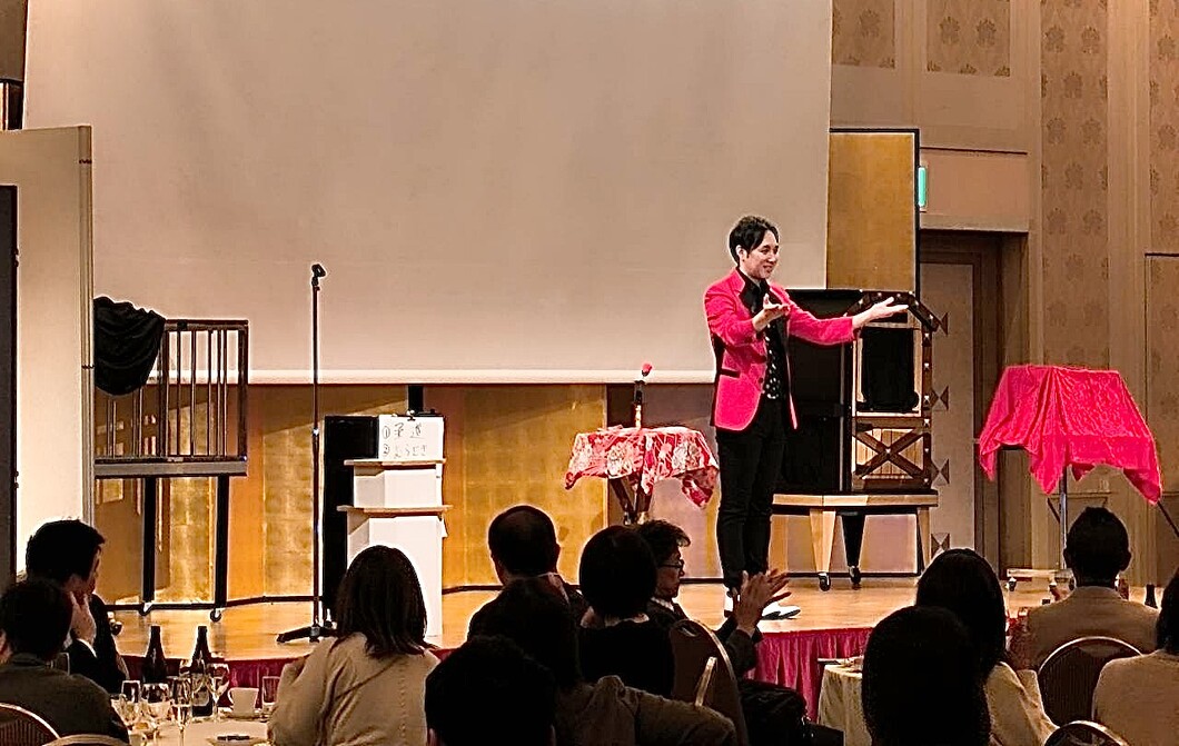 大阪のマジシャンMASA「マジシャン派遣」「出張マジック」お任せください♪♪ 余興のプロです!!