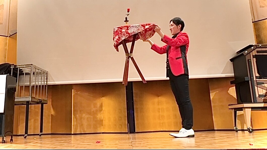 大阪のマジシャンMASA「マジシャン派遣」「出張マジック」お任せください♪♪ 余興のプロです!!