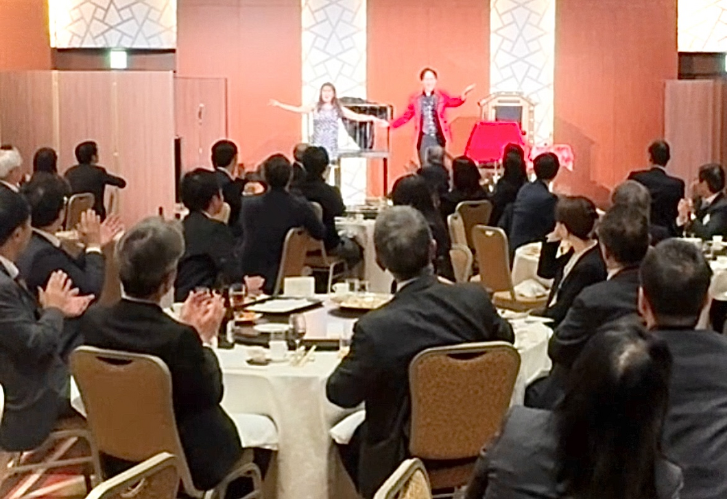 大阪のマジシャンMASA「マジシャン派遣」「出張マジック」お任せください♪♪ 余興のプロです!!