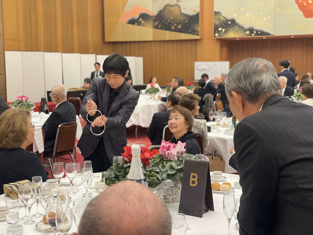 大阪のマジシャンMASA「マジシャン派遣」「出張マジック」お任せください♪♪ 余興のプロです!!