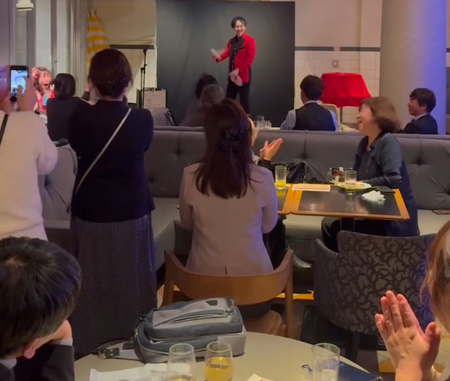 大阪のマジシャンMASA「マジシャン派遣」「出張マジック」お任せください♪♪ 余興のプロです!!