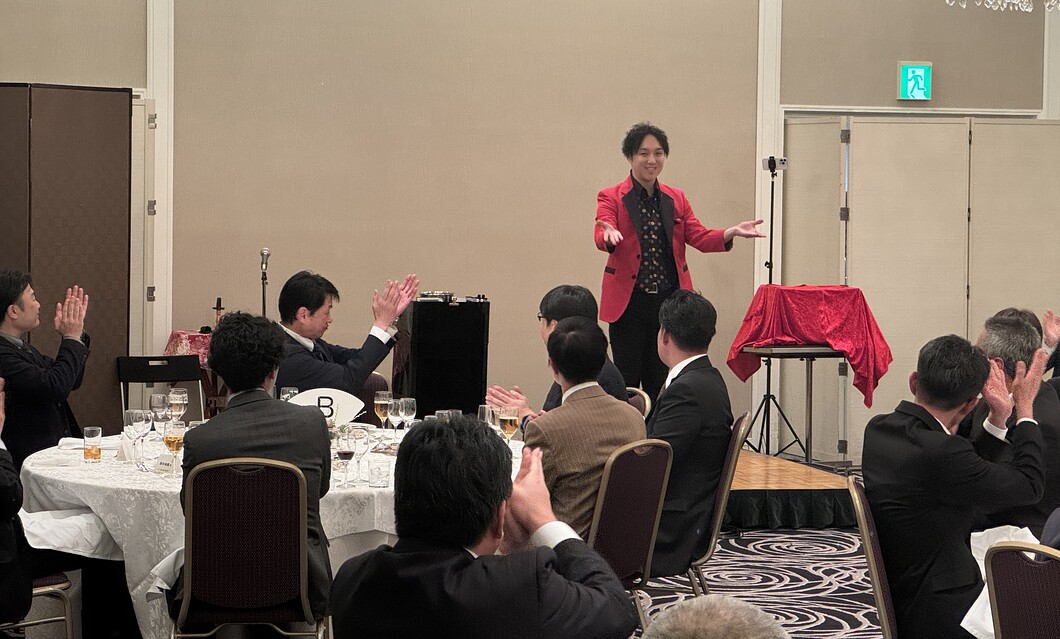 大阪のマジシャンMASA「マジシャン派遣」「出張マジック」お任せください♪♪ 余興のプロです!!