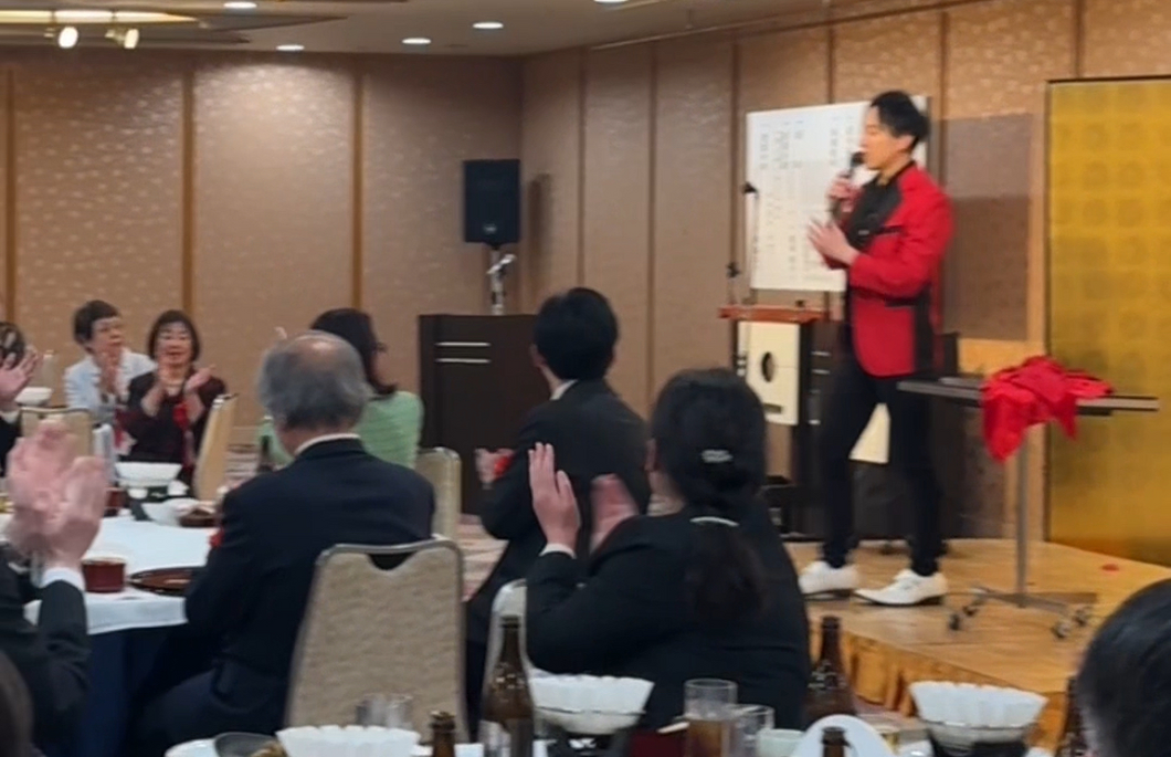 大阪のマジシャンＭＡＳＡ「マジシャン派遣」「出張マジック」お任せください♪♪　余興のプロです!!