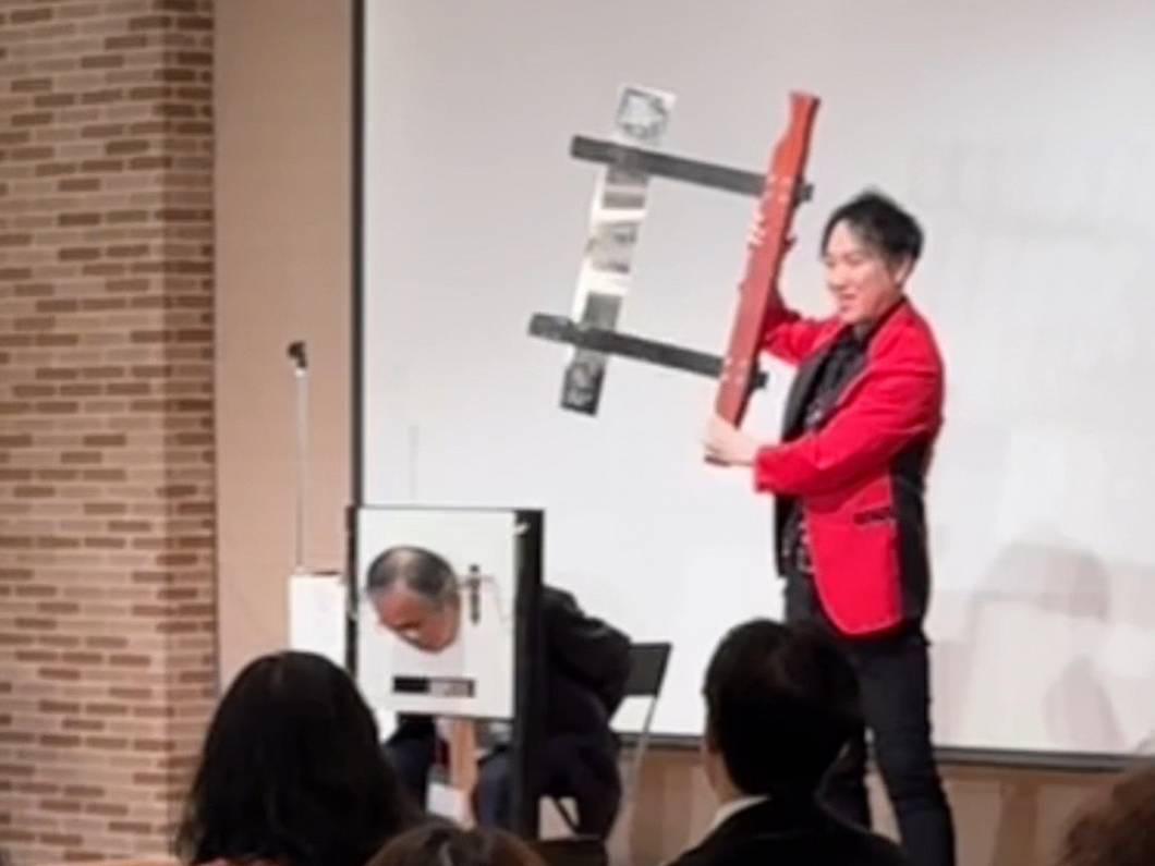 大阪のマジシャンＭＡＳＡ「マジシャン派遣」「出張マジック」お任せください♪♪　余興のプロです!!
