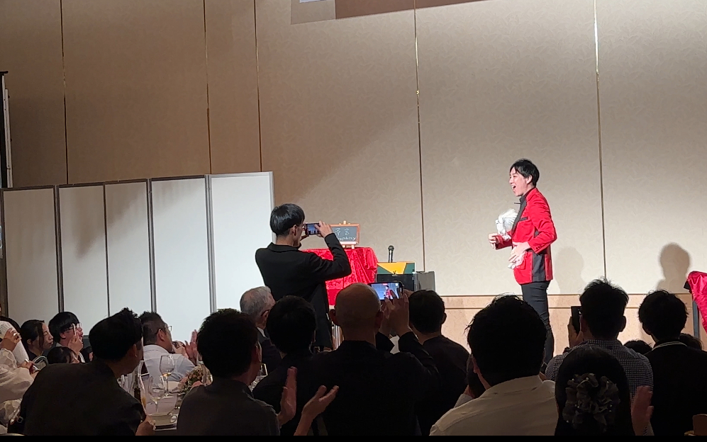 大阪のマジシャンＭＡＳＡ「マジシャン派遣」「出張マジック」お任せください♪♪　余興のプロです!!
