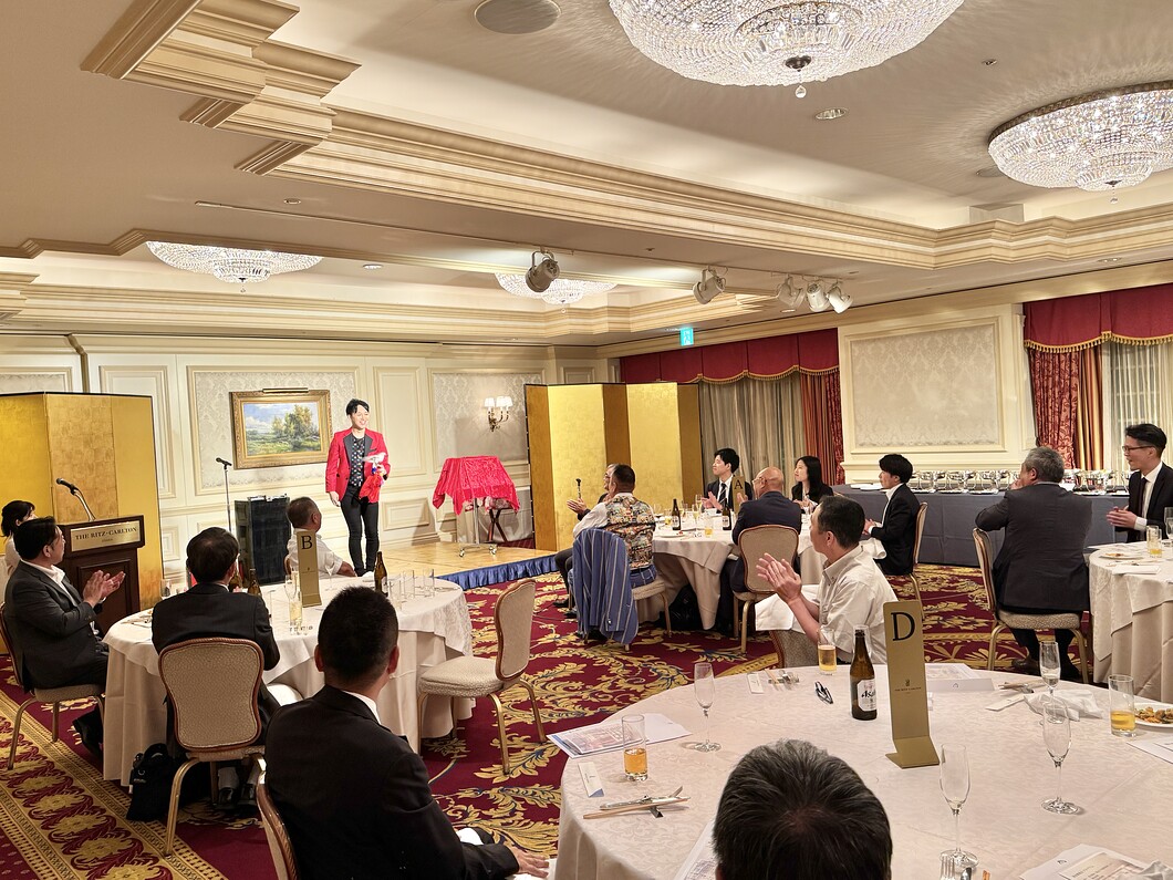 大阪のマジシャンＭＡＳＡ「マジシャン派遣」「出張マジック」お任せください♪♪　余興のプロです!!