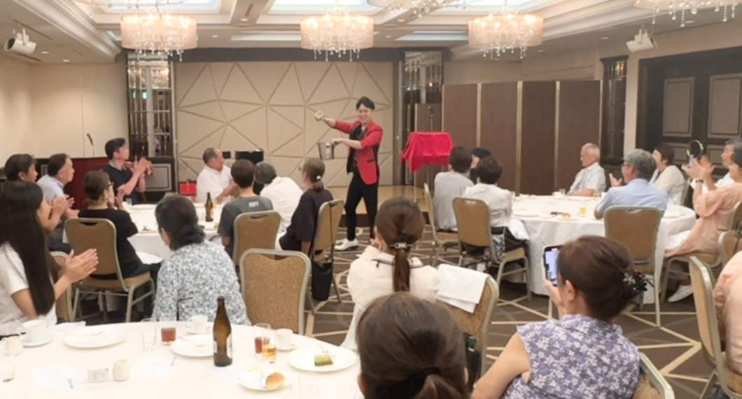 大阪のマジシャンＭＡＳＡ「マジシャン派遣」「出張マジック」お任せください♪♪　余興のプロです!!