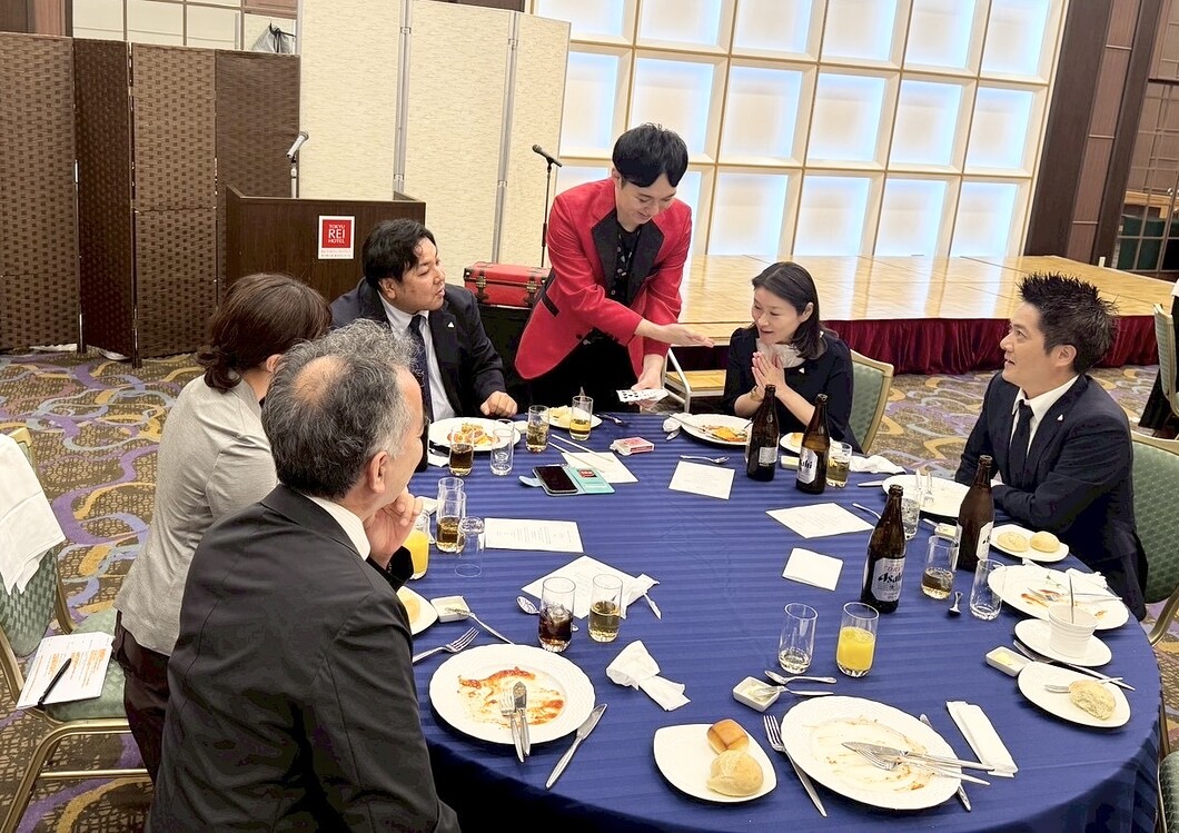 大阪のマジシャンＭＡＳＡ「マジシャン派遣」「出張マジック」お任せください♪♪　余興のプロです!!