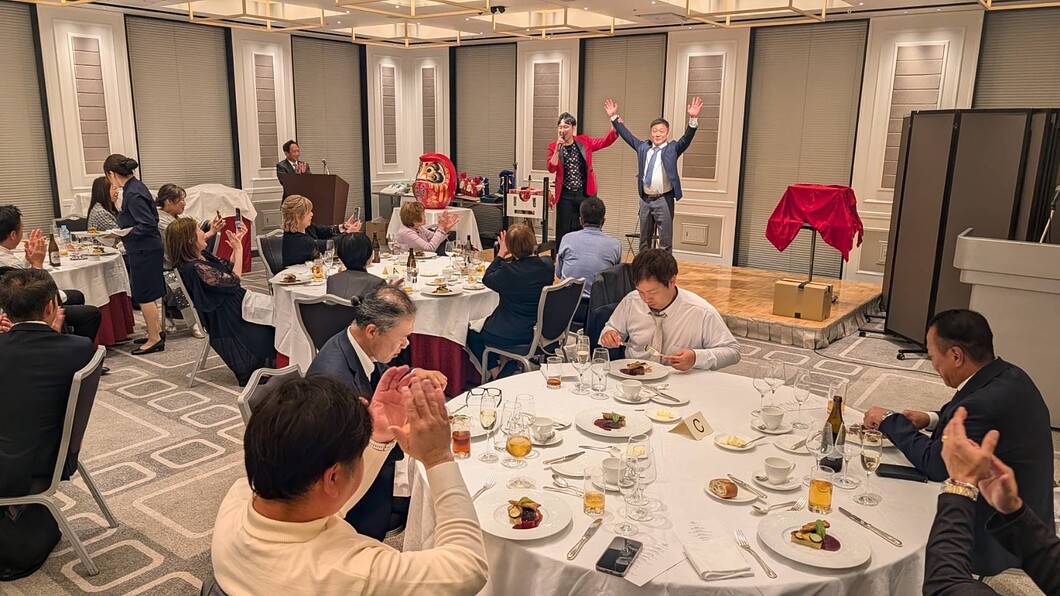 大阪のマジシャンＭＡＳＡ「マジシャン派遣」「出張マジック」お任せください♪♪　余興のプロです!!