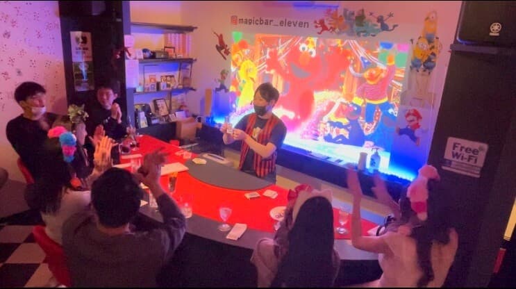テレビ以上のマジックが見れる難波のバー　マジックバー イレブン