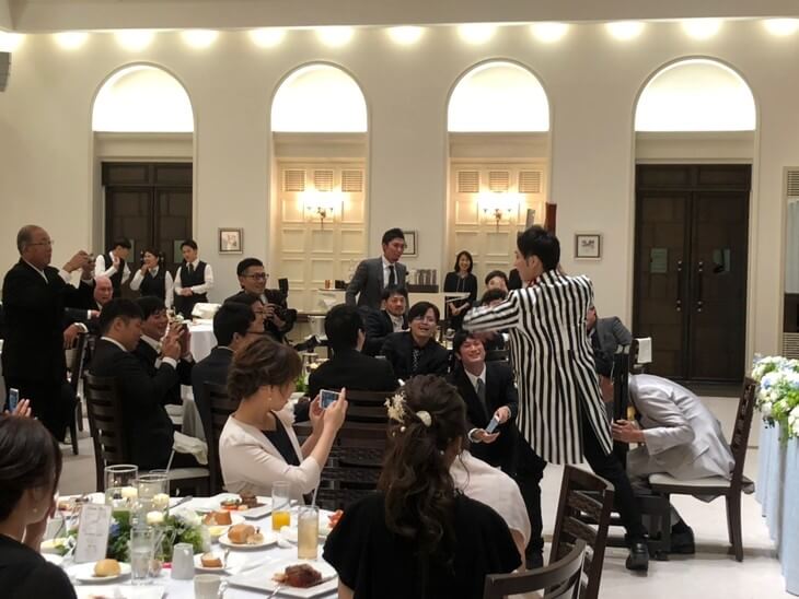 結婚式の余興はプロにお任せ