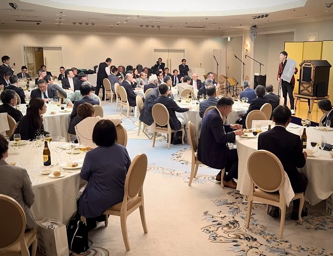 リーガロイヤルホテル大阪の企業パーティーで出演する出張マジシャンMASA